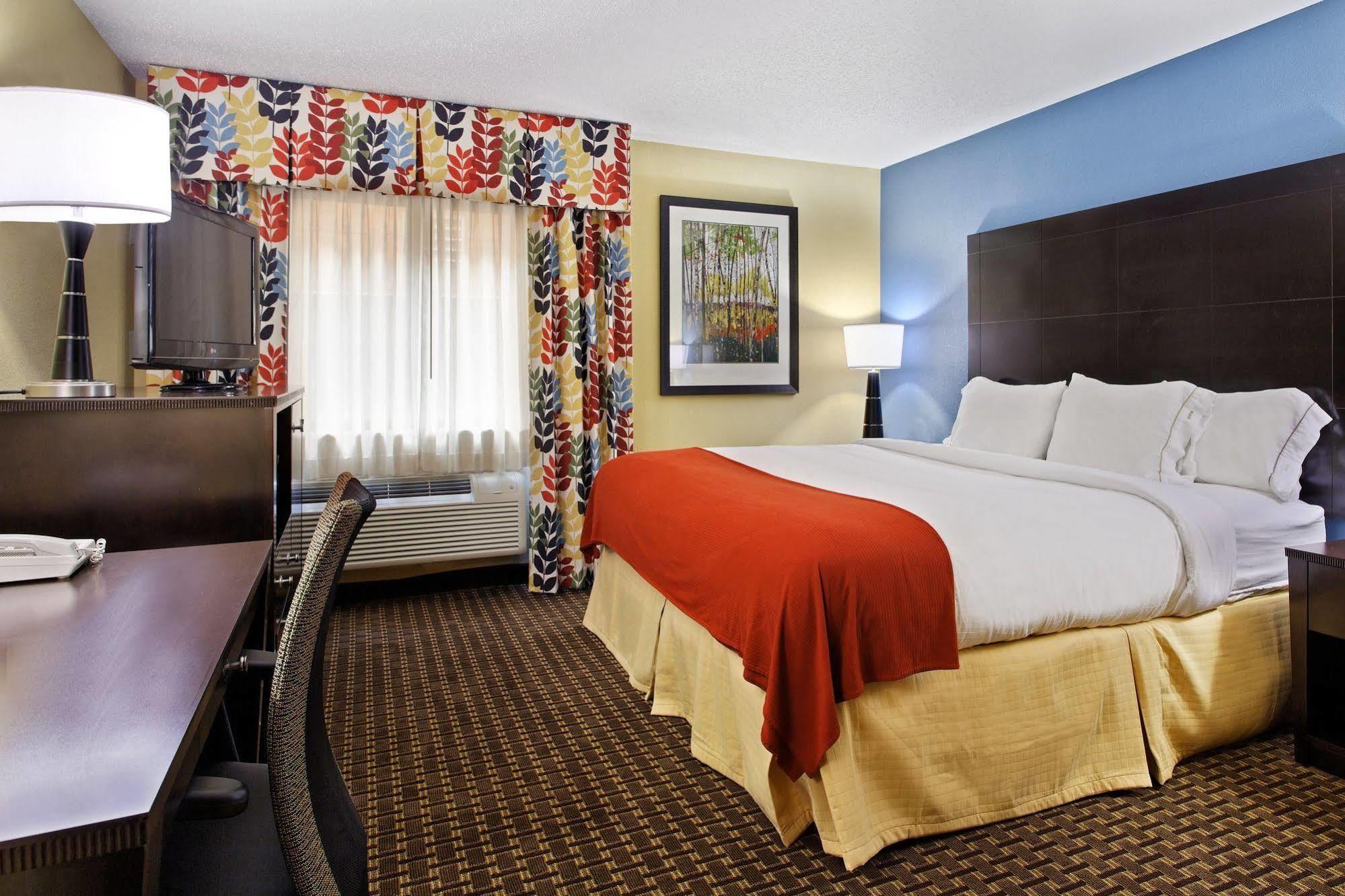 Holiday Inn Express Hotel Fort Campbell-Oak Grove By Ihg Экстерьер фото
